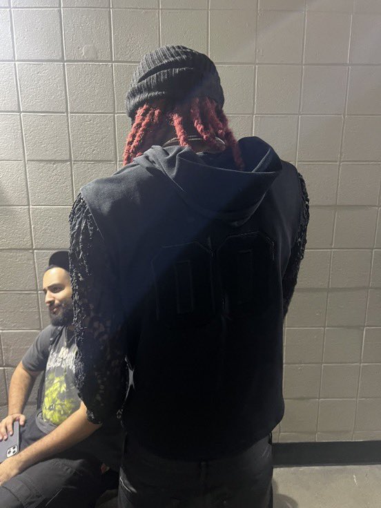 00BBCARTI00's tweet photo. Apollored rocking a NEW Opium sweatshirt for his Atlanta performance 👀🔥 https://t.co/sKPj9ok9el