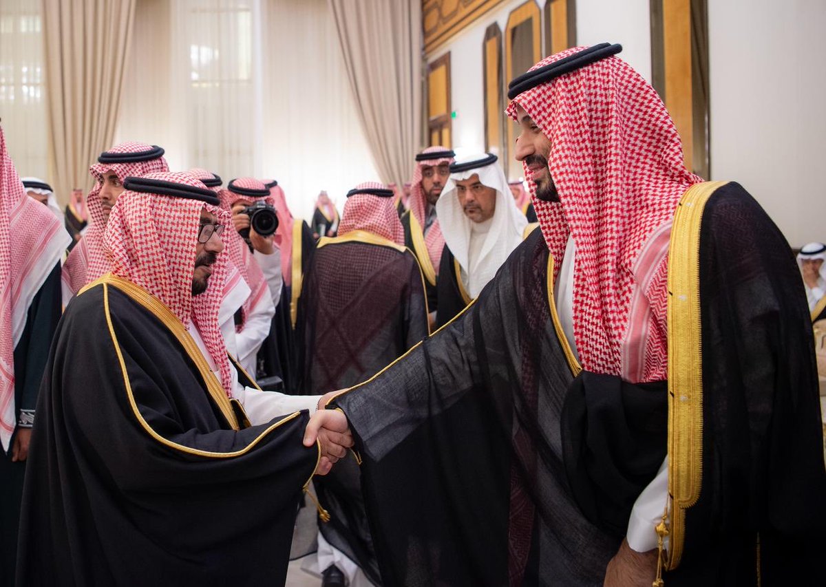 صورة سيدي ووالدي 
الشيخ مشعل بن ثامر الوجعان 
في قصر الخليج في المنطقة الشرقية بالدمام 
في استقبال سيدي الامير / محمد بن سلمان بن عبدالعزيز آل سعود ولي العهد رئيس مجلس الوزراء حفظه الله ورعاه 
#ولي_العهد_الأمير_محمد_بن_سلمان 
#الشرقية 
#شمر 
#حفر_الباطن