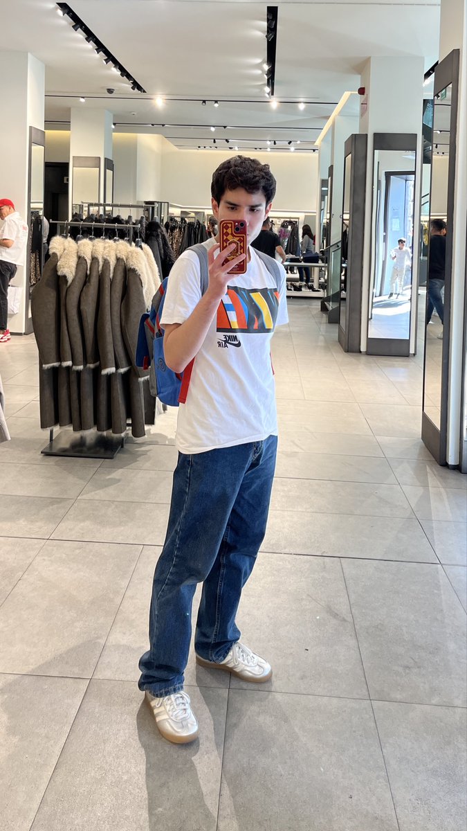 aldiuxms's tweet image. Sup ✌🏻