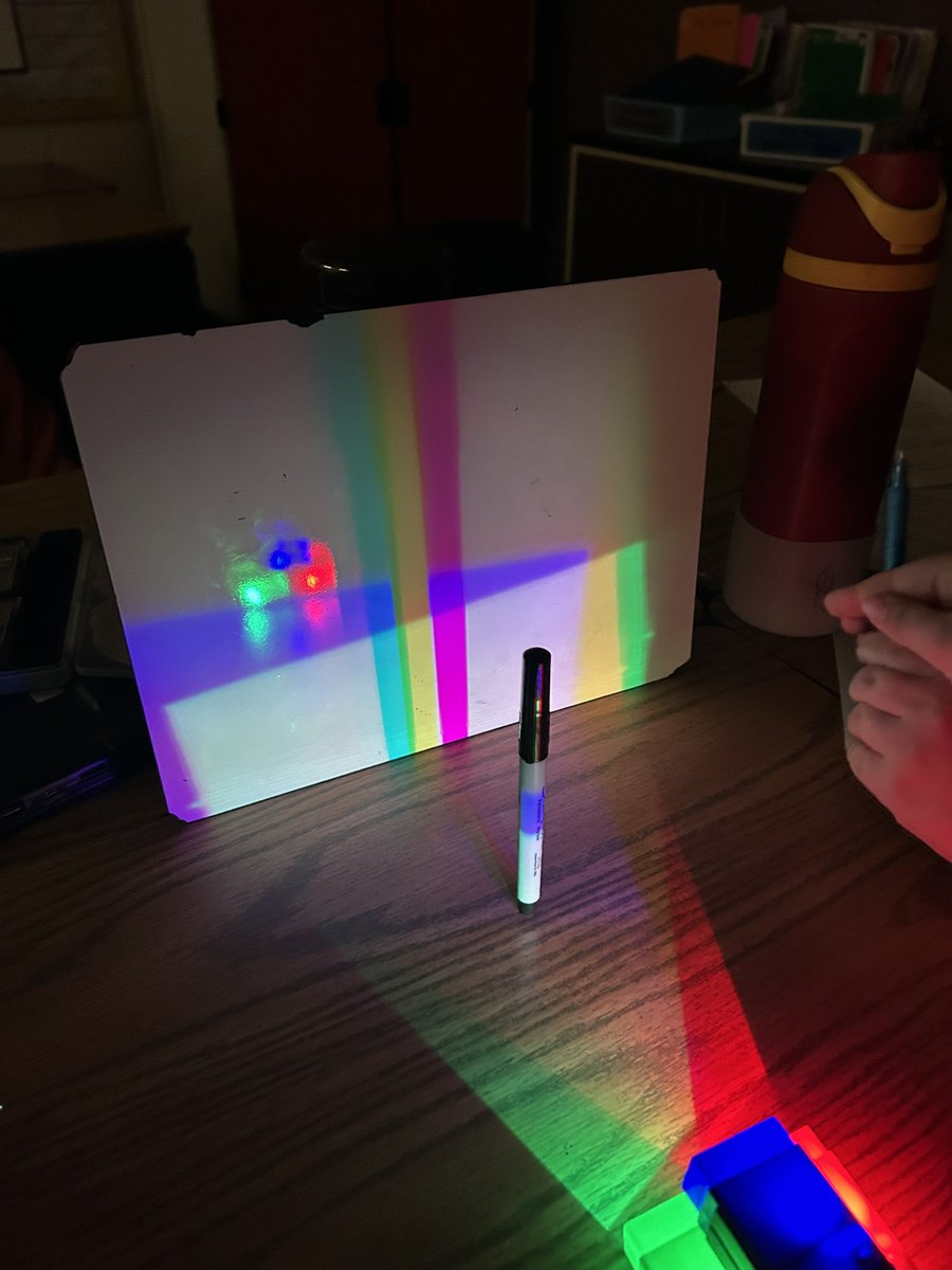 We learned about the primary and secondary colors of light today! Had fun experimenting with our light blocks🤩