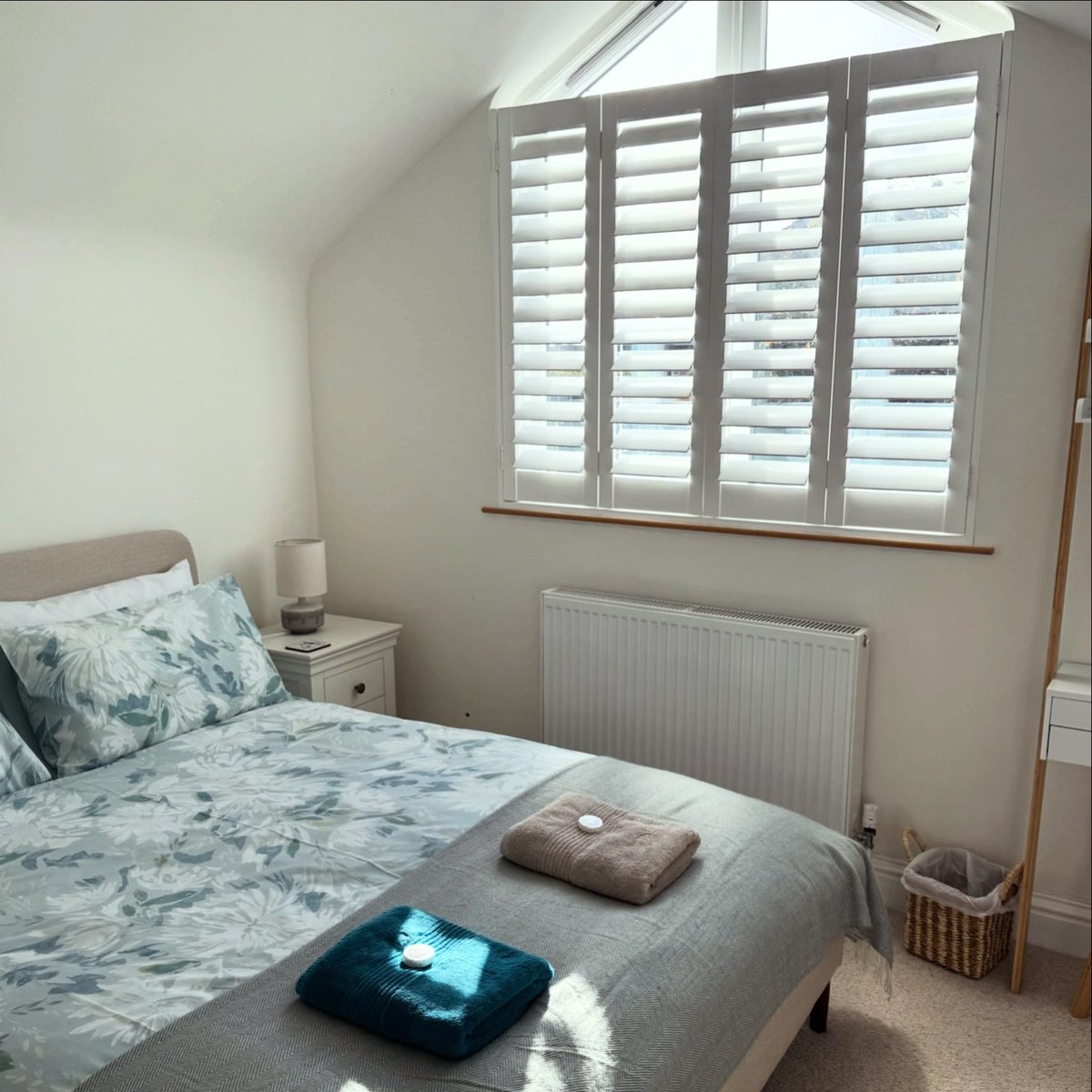 ADS_CLEANING's tweet photo. ‘Book your stay in time to see the New Year in at this cosy little cottage, just a short stroll from Bradford On-Avon town centre’ #wiltshire #cottage #tripaway #newyear #2026 🎆 🎊🎉🥳🍾

https://t.co/cLmO8iMNk8 https://t.co/nFUvw3YLQt