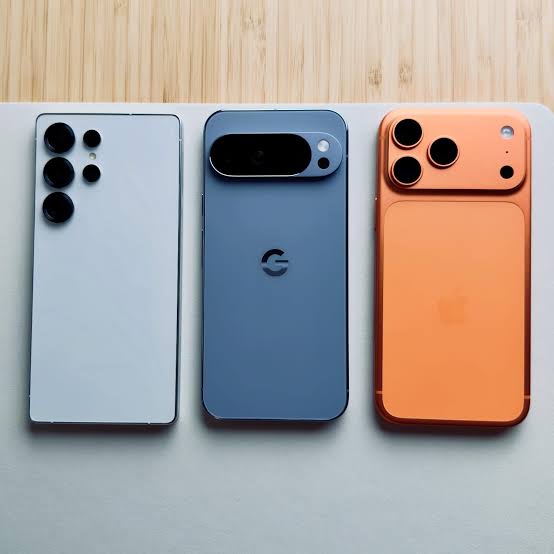 QasimTechhh's tweet image. Je vais prendre un nouveau tel mais je sais pas ou partir entre Samsung, Google ou Apple, aidez moi a me décider svp