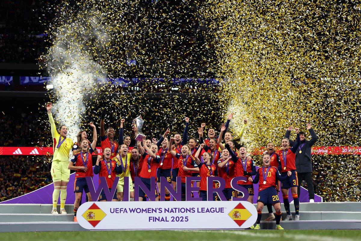 🇪🇸🎉🏆

#UWNL || <a href="/SEFutbolFem/">Selección Española Femenina de Fútbol</a>