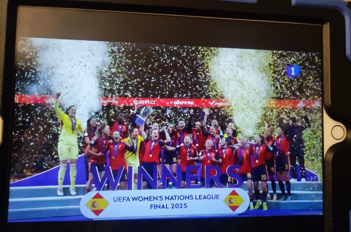 ¡Enhorabuena Campeonas! !Seguís derribando muros! 🏆⚽