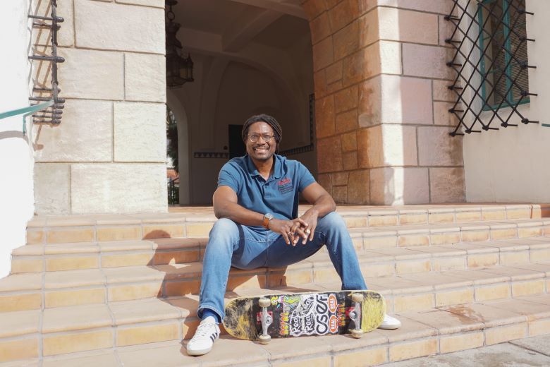 apsiainfo's tweet image. We all know about foreign diplomacy, but have you heard about #skateboarding diplomacy? Read all about USC Annenberg alumnus, Neftalie Williams, using skateboarding for public diplomacy. 

What can YOU do with an APSIA degree? #IR 

buff.ly/bpAAk4e