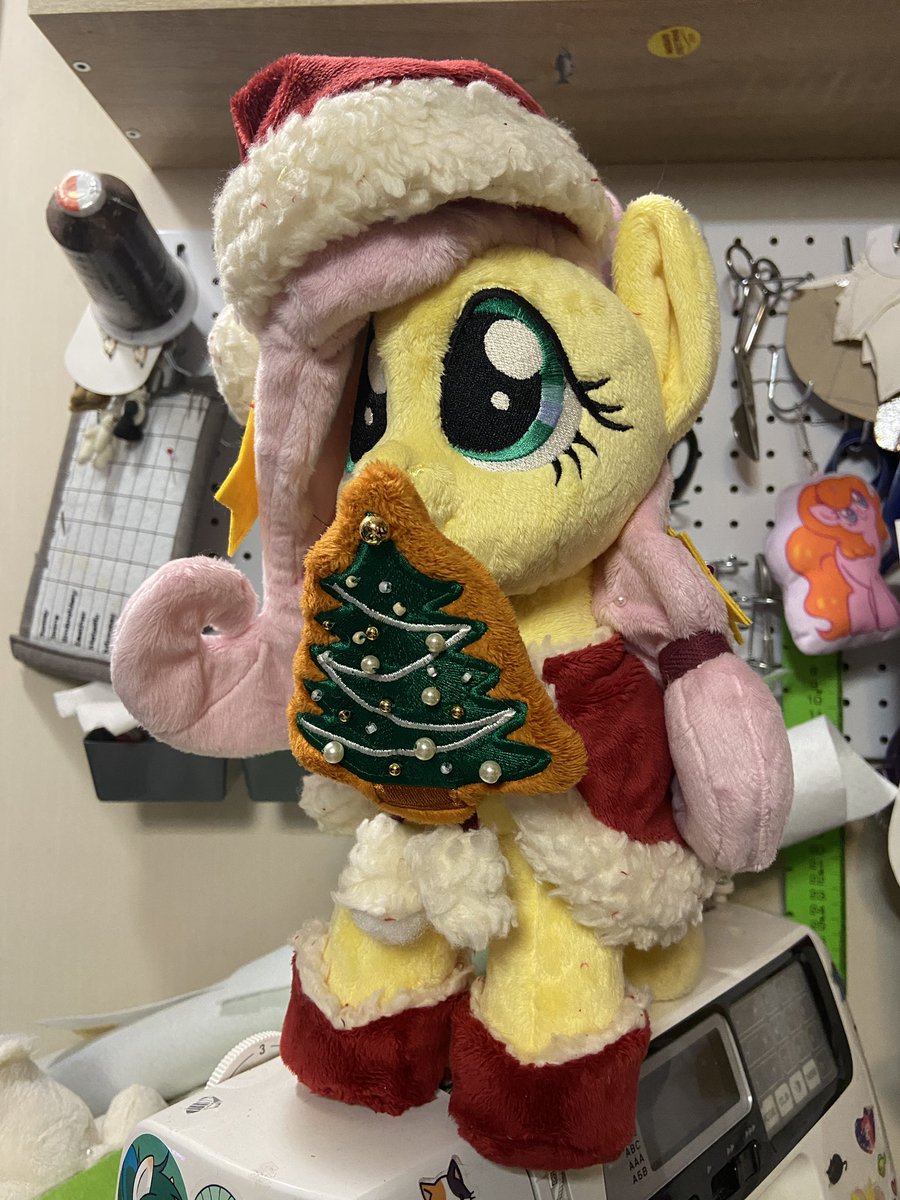 Naked_Skull's tweet image. #fluttershy #plushie #gingerbread #christmastree