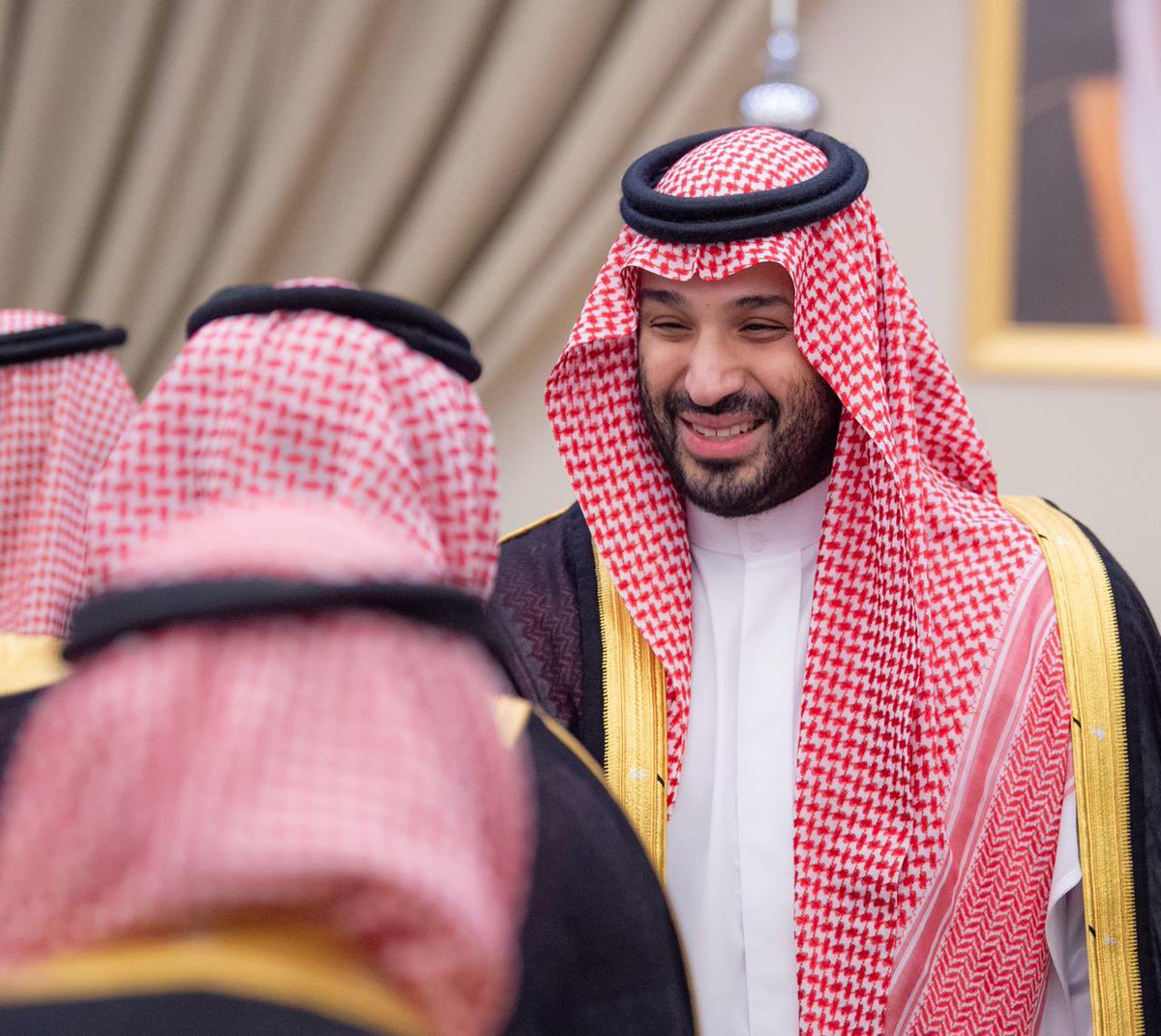 AJELNEWS24's tweet photo. عاجل 🔴 

سمو ولي العهد يستقبل في قصر الخليج بالدمام اليوم، أصحاب السمو الأمراء والفضيلة العلماء والمعالي، وجمعًا من المواطنين الذين قدموا للسلام على سموه -رعاه الله-.

🇸🇦🇸🇦

#نورت_الشرقية_يابوسلمان https://t.co/wONs4HJNa9