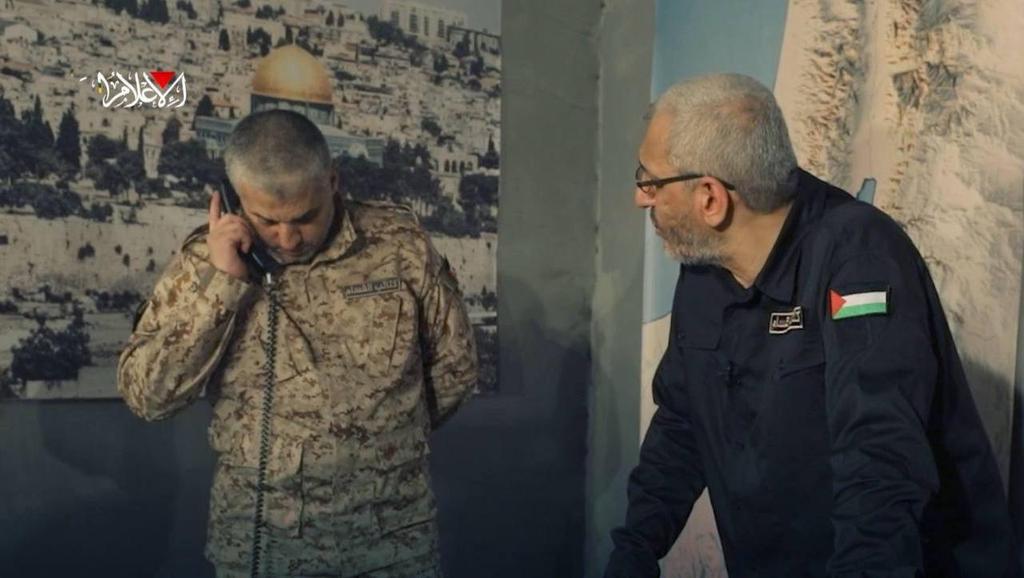 السلام على من جعلهم الله عزاً لأمتهم وذخراً لقضيتهم