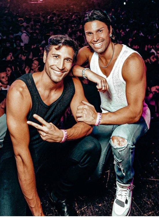 SaraHernndez16's tweet photo. Que ganas de volverlos a ver juntos 💙🖤

#6Gianmarco2D 
#LucaOne2D https://t.co/xS8jFbTKBK