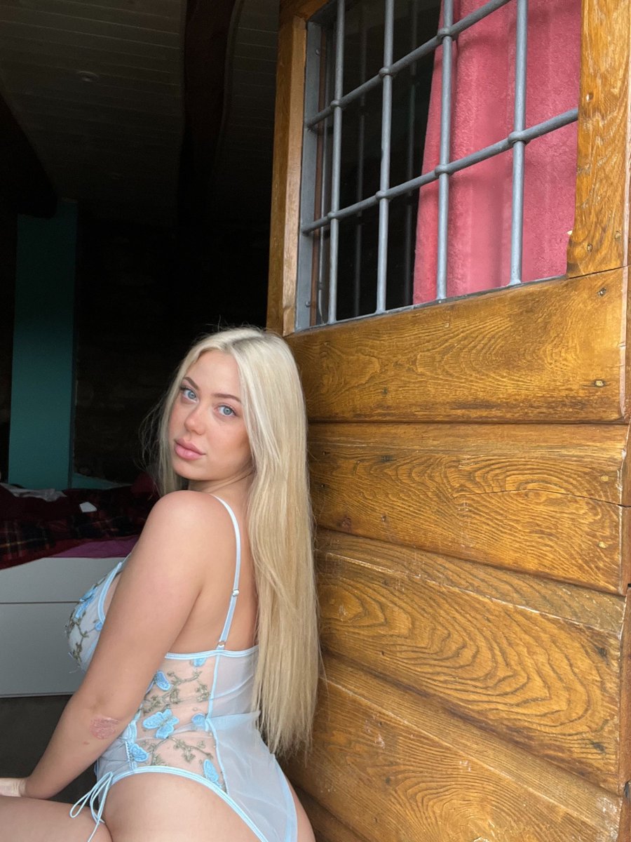 EmilyDolly tweet media