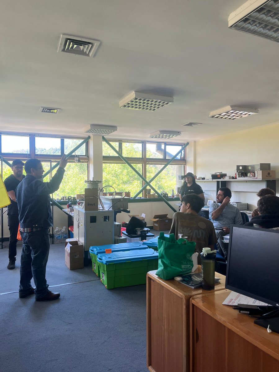 Hoy nos visita por primera vez el Colegio Andrés Waldorf ubicado en San Pedro de la Paz.

Estudiantes de 3ro medio del establecimiento, participan de un recorrido guiado y talleres de las distintas carreras.

#AcreditaciónAvanzada #AdmisiónUBB2026 #AdscritaAGratuidad