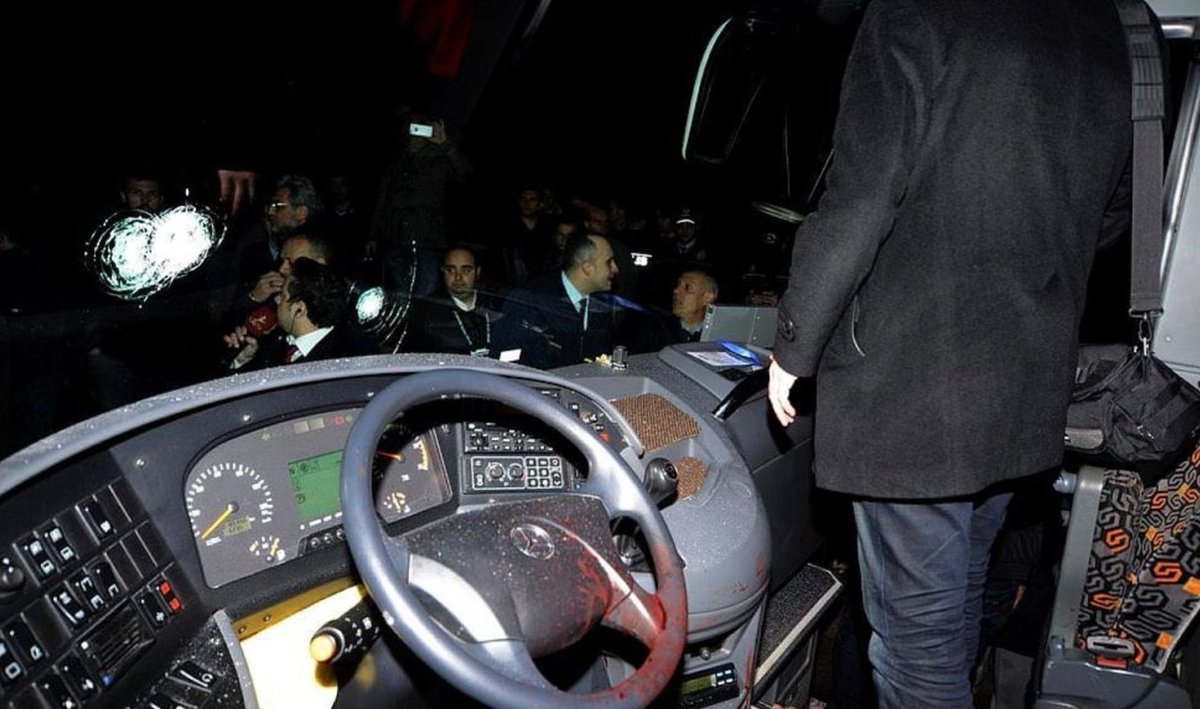 Can nasıl kurtarılır biliyor musunuz? 

Senin otobüsün kurşunlanır canını zor kurtarırsın. 

Seni Trabzon'da sahada korner direkleriyle kovalarlar öyle canını zor kurtarırsın. 

12 Mayıs'ta ki gibi sana gaz sıkarlar can işte öyle zor kurtarılır.

CANLI ⬇️

youtube.com/live/bA341emie…