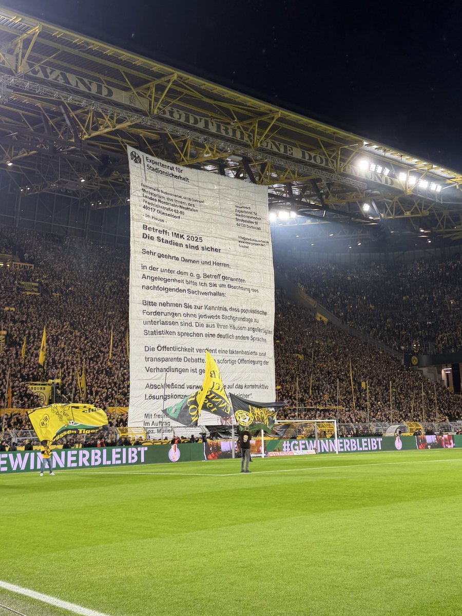 Protest-Choreo der #BVB-Fans! <a href="/SkySportDE/">Sky Sport</a>
