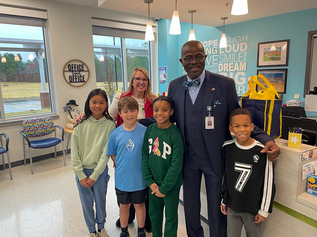 Robert Taylor tweet media