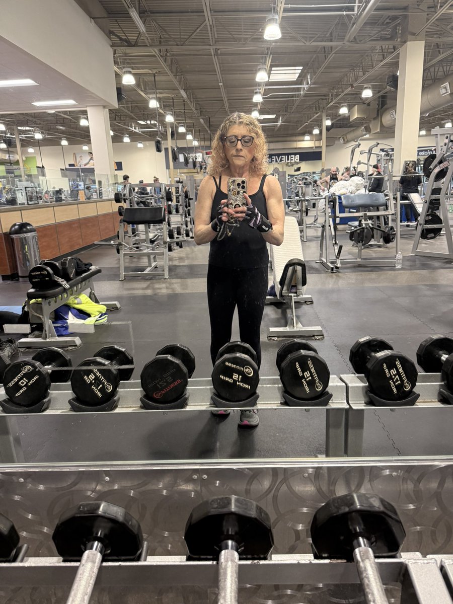 Hitting it after a huge pancake breakfast!!  Lots of carbs to burn!!  It’s chest day, my favorite, and cardio after.  Not my favorite!!! 🤣🤣