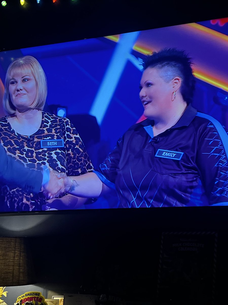 This is an episode of bullseye from this year but I swear these two have time travelled from 2004. #Bullseye