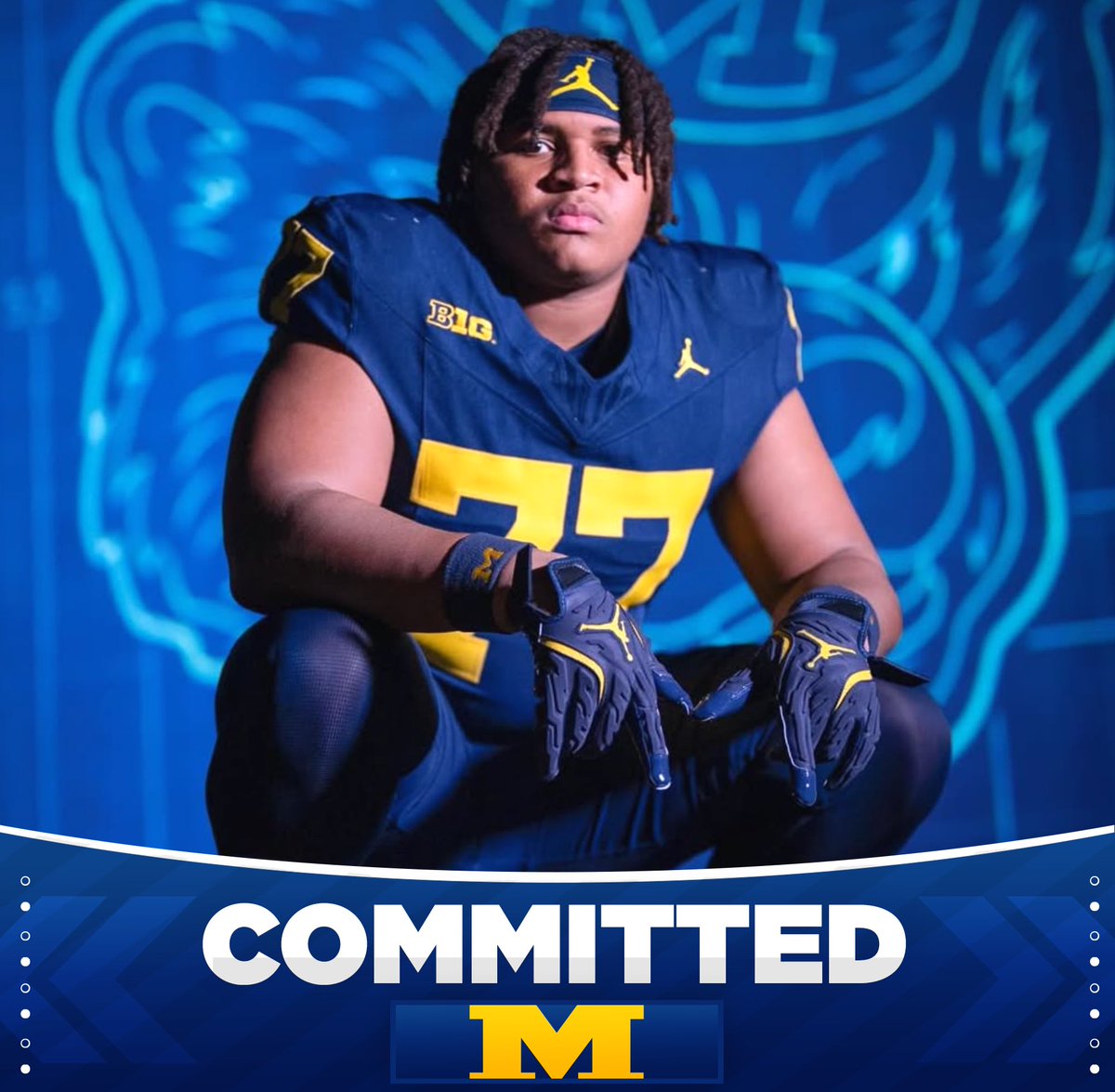 uofmcoverage's tweet image. BREAKING: 2026 3⭐️ IOL Adrian Hamilton has flipped his commitment from Virginia Tech to Michigan! 

The 6’3 300 pound prospect from Washington, D.C. held additional offers from Syracuse, Cincinnati, Michigan State and 20+ others