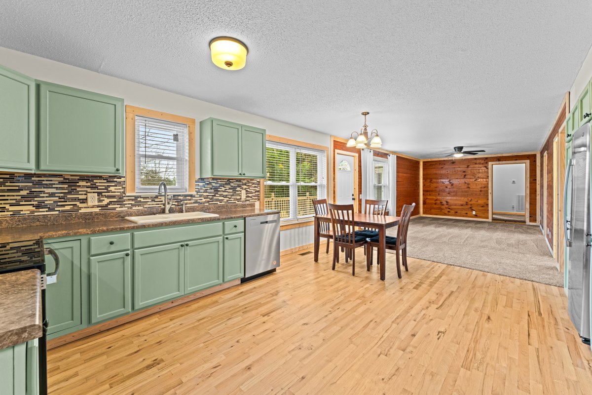 RyanColemanCEO's tweet image. 🏡NEW LISTING!
📍116 Thomas Ln, Kingston, TN 37763
🛏  𝟑 𝐁𝐞𝐝 | 🛁 𝟏.𝟓 𝐁𝐚𝐭𝐡 | 📐 𝟏,𝟒𝟎𝟎 𝐒𝐪𝐅𝐭
💰$340,000

📸 ryancoleman.org/116-thomas-lan…
📲 Call 865-693-SOLD or visit RyanColeman.org

#KingstonTNRealEstate #LakeAccess #NoHOA #HometownRealty