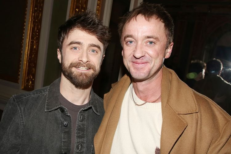 porqueTTarg's tweet photo. "Harry Potter"

Porque Daniel Radcliffe y Tom Felton se reunieron anoche: la última vez que estuvieron juntos fue hace 14 años. https://t.co/HjGOsw3ABO