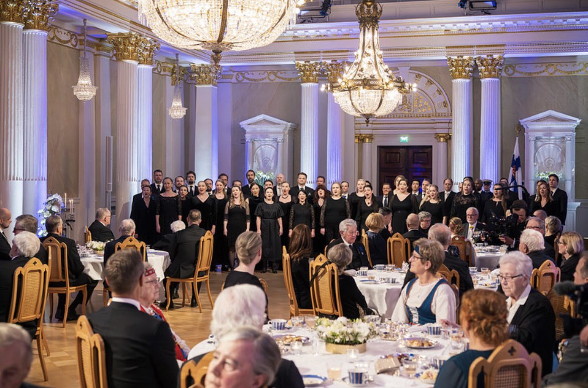 Kansallisooppperan oopperalaulajilla oli tänään suuri kunnia esiintyä Tasavallan presidentin isännöimässä sotiemme veteraanien ja lottien juhlatilaisuudessa.

📸 Matti Porre/Tasavallan presidentin kanslia