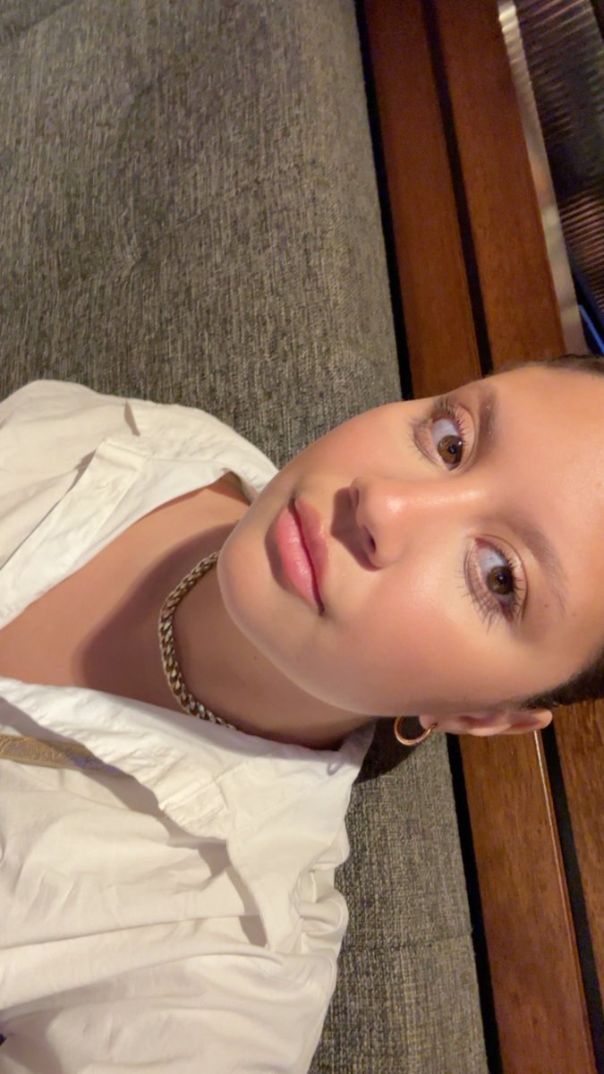 studyviccc's tweet image. o icon da conta vs a dona