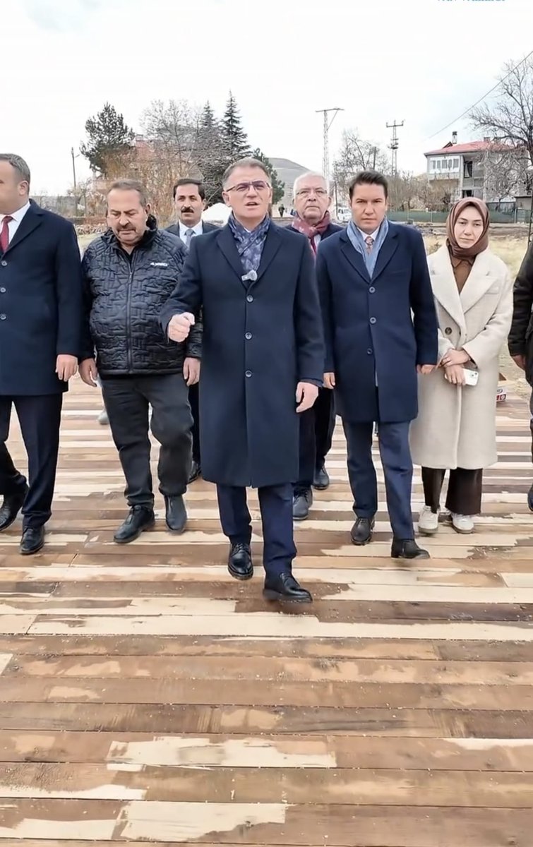 VanYikob's tweet photo. Valimiz Sn. Ozan Balcı, Vali Yardımcısı/YİKOB Başkanı Sn.@musagoktas_ ve Gevaş Kaymakamı Sn. Bayram Yıldız ile birlikte Gevaş ilçesindeki tarihi Selçuklu Mezarlığında yapılan restorasyon, bakım ve yenileme çalışmalarını inceledi. https://t.co/wKCNjTlKmZ