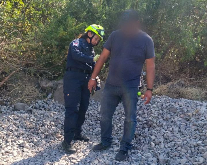 #QUERETARO: 🚗💥 Pérdida de control provoca volcadura en la Zona Industrial BJ; conductor sale ileso y no hay daños públicos 🙏🚧
⤵
poderciudadanoradio.com/o19g
👉 Únete a nuestro canal: whatsapp.com/channel/0029Va…
📌 ¿Tienes una denuncia? Escríbenos al 4461444405