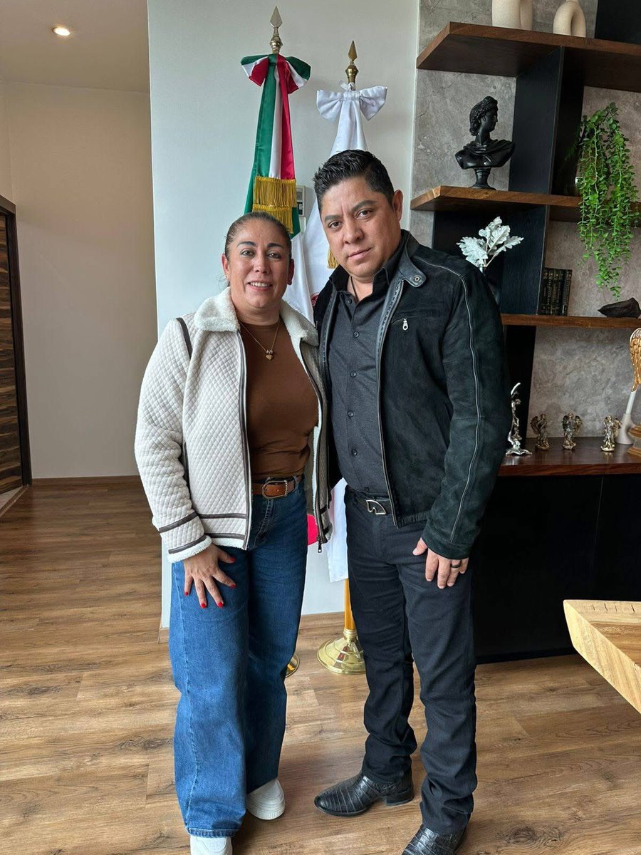 Me reuní con la Presidenta de Axtla de Terrazas, Clara María Castro Jonguitud, y traemos excelentes noticias para el municipio 💚✨

✅Rehabilitaremos la carretera principal Comoca- Axtla con arco 🚧
✅Así como el camino Jalpilla–Tenexio 🛣️
✅Impulsaremos un gran proyecto de agua