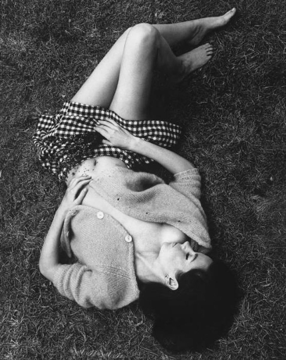 ■

 "Girl On The Lawn"

C. 1960's

© Wingate Paine