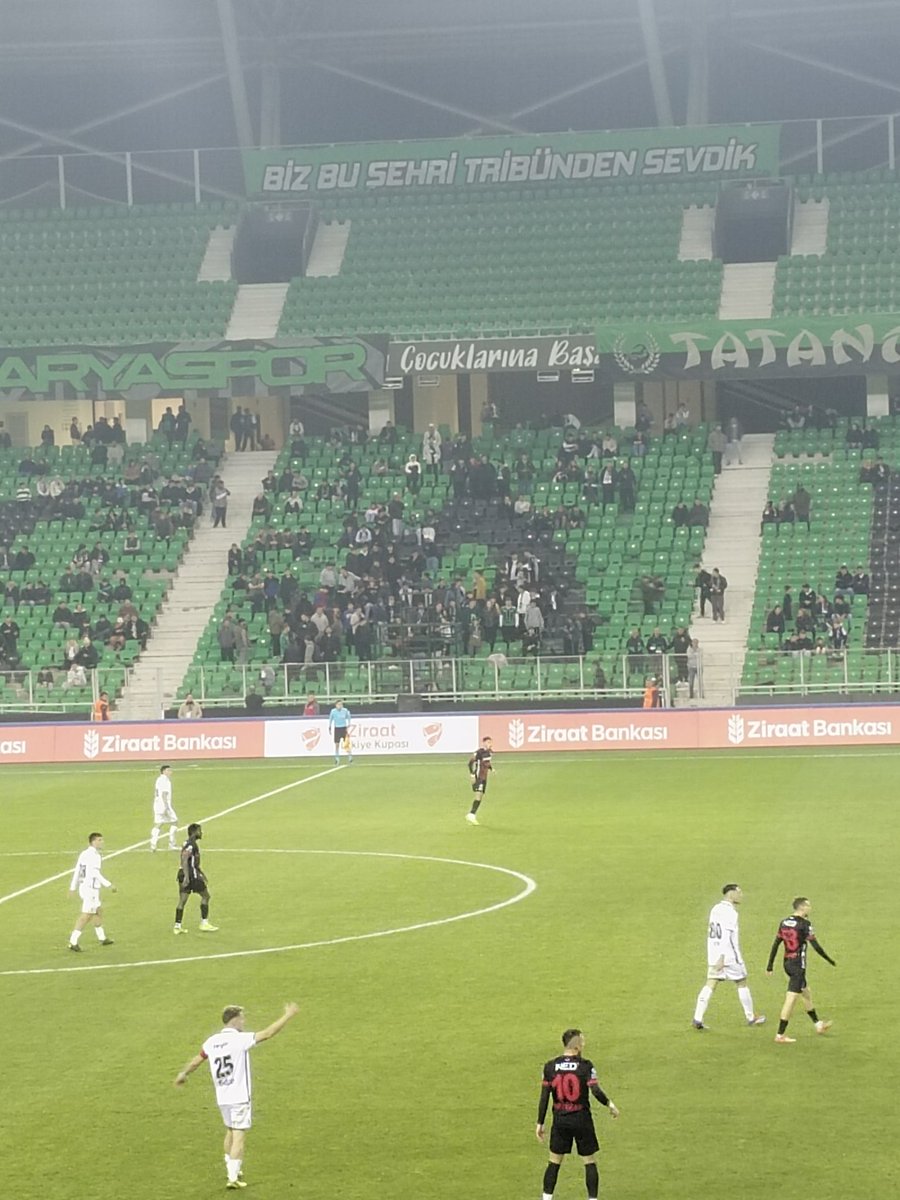 Dakika 80 de maraton boşaldı! Söyleyeceklerim bu kadar.. 
#sakaryaspor
#gençlerbirliği