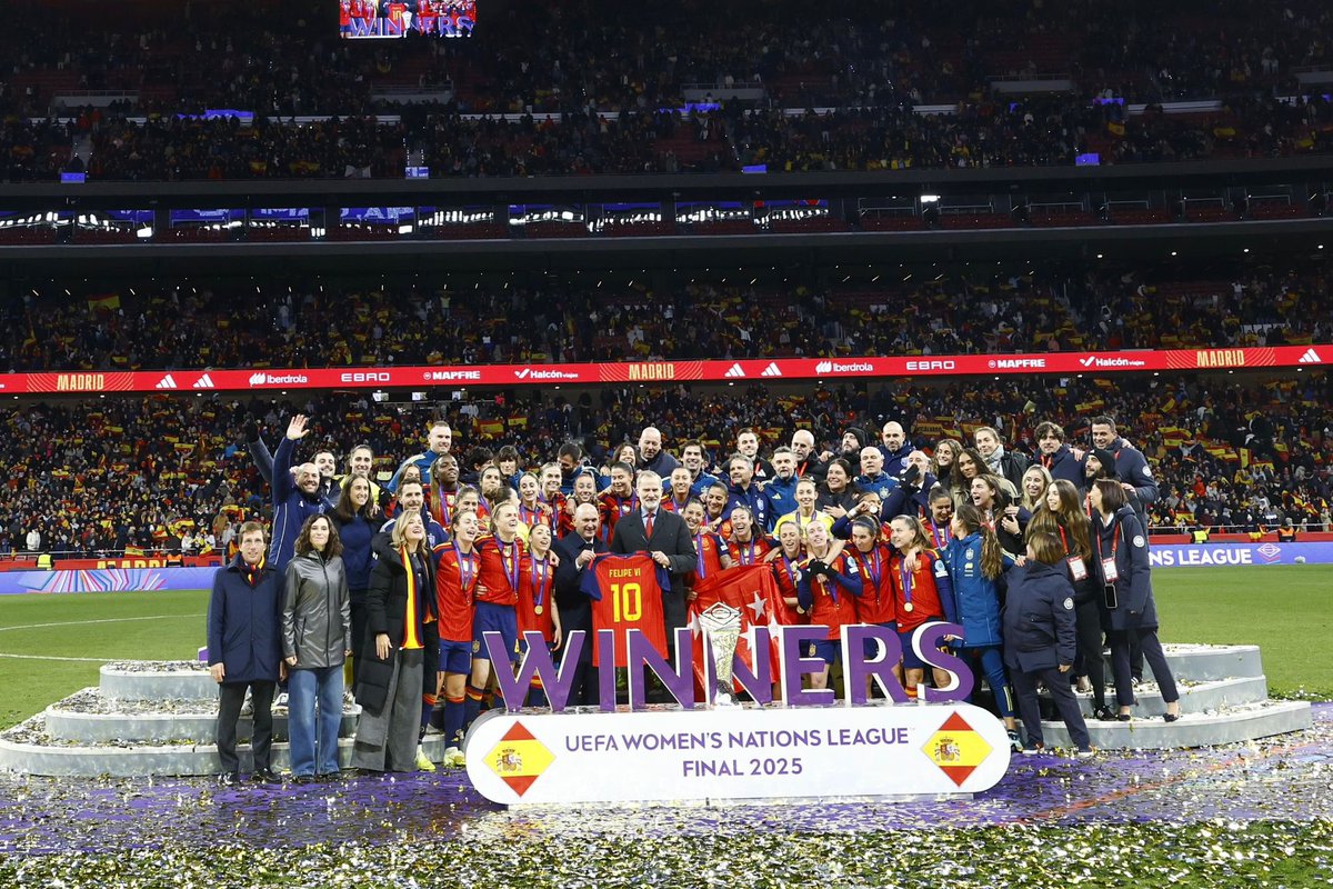 IdiazAyuso's tweet image. ¡Enhorabuena al gran equipo de @SEFutbolFem! 

Qué manera de jugar, qué orgullo para el deporte español 🇪🇸 

#UWNL
#JugarLucharYGanar