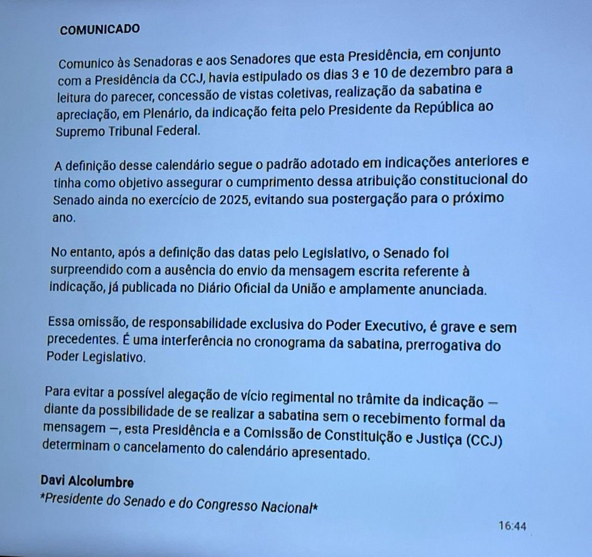 marinahelenabr's tweet image. 🚨BARRACO

Alcolumbre cancela a sabatina de Messias ao STF e acusa Lula de interferir no cronograma do Senado.

É oficial: Congresso e Planalto entraram em crise aberta. Cheiro de isolamento no ar. Dilma 2 já viu esse filme.

Vem mais por aí? Já peguei a pipoca.