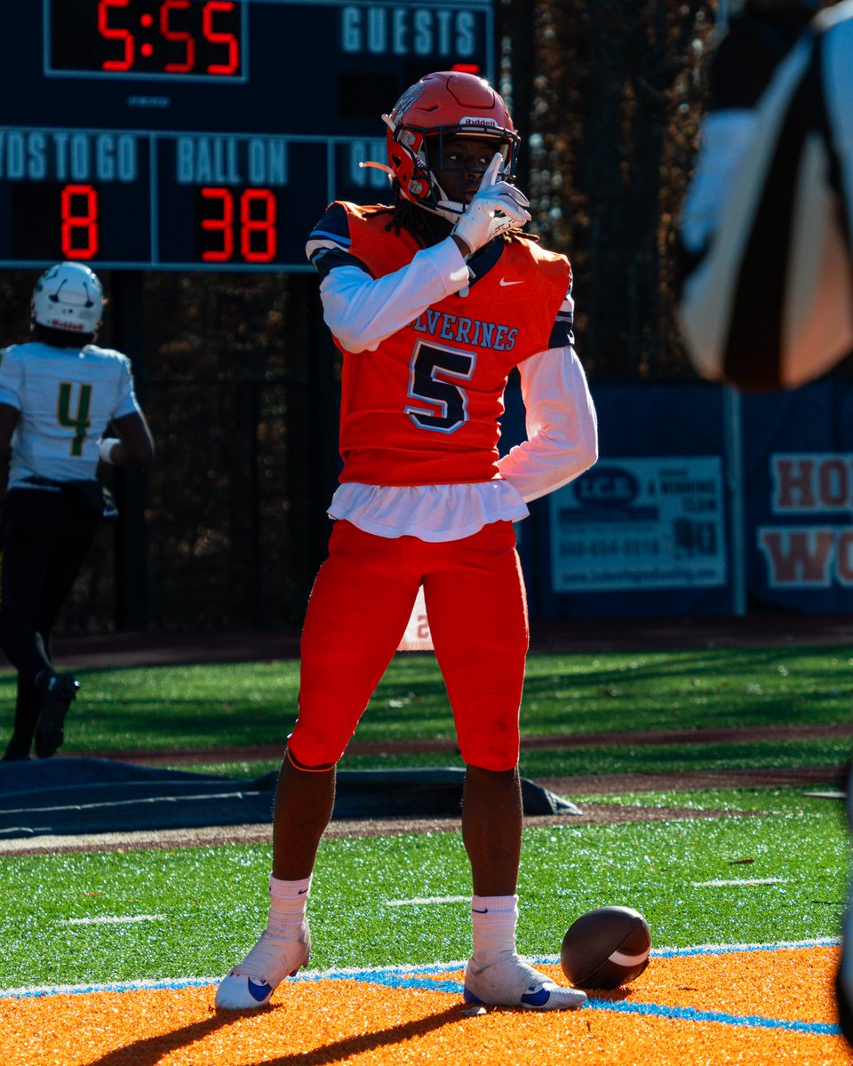 Nearly have 1,000 YARDS RECIEVING and 10 TOUCHDOWNS with 2 INT and 1 PICK 6 so far Didn’t receive first team all district nor receive either team all region the ROBBERY continues but ima keep proving myself right that im DA TRUTH #EarninMyRespect