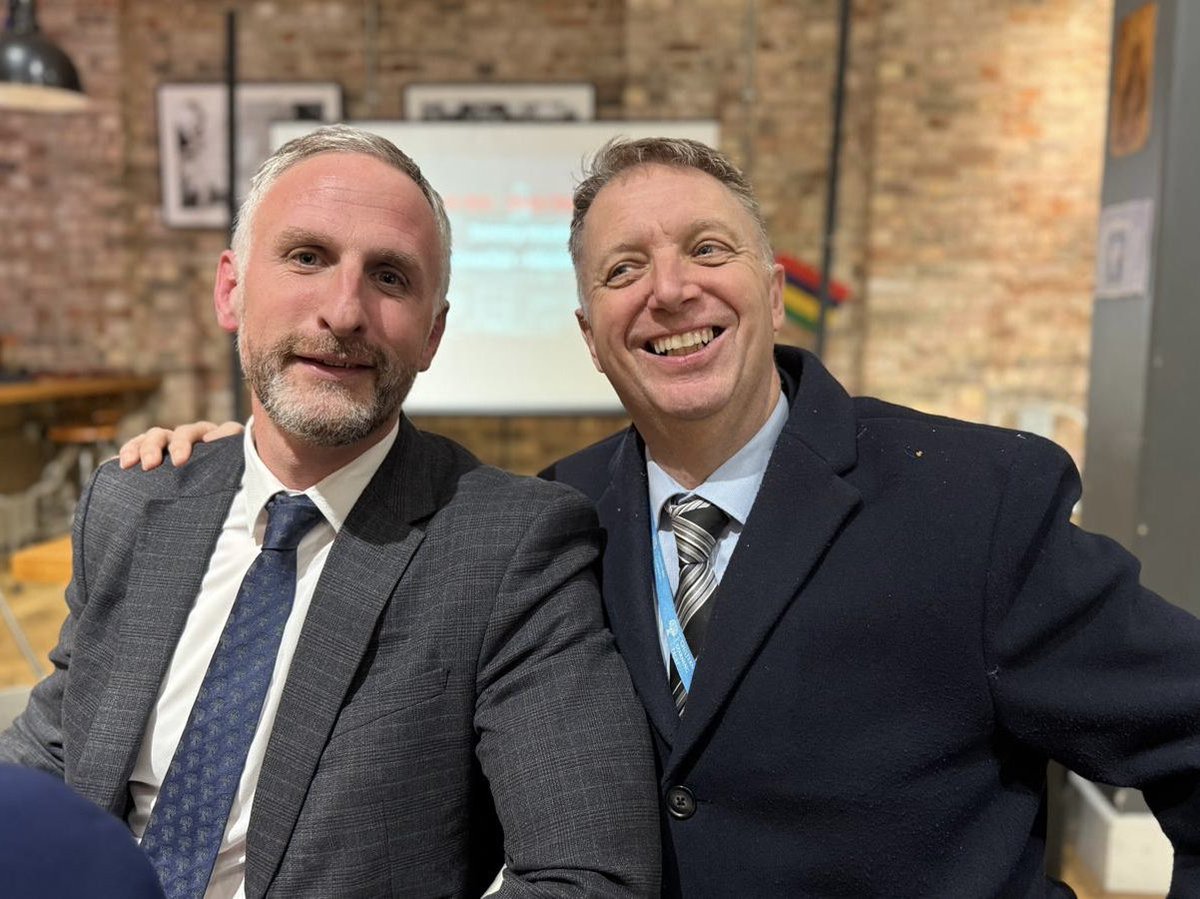 AJRAllModCons's tweet image. Great to see @msybibi @jwheath_heath speaking this evening at LutonEd. Good to chat with so many Luton &amp;amp; @ChilternLT staff tonight. @unlock_educate @unleashing_me @mradamkohlbeck @TeachLeadAAli @phouseKA