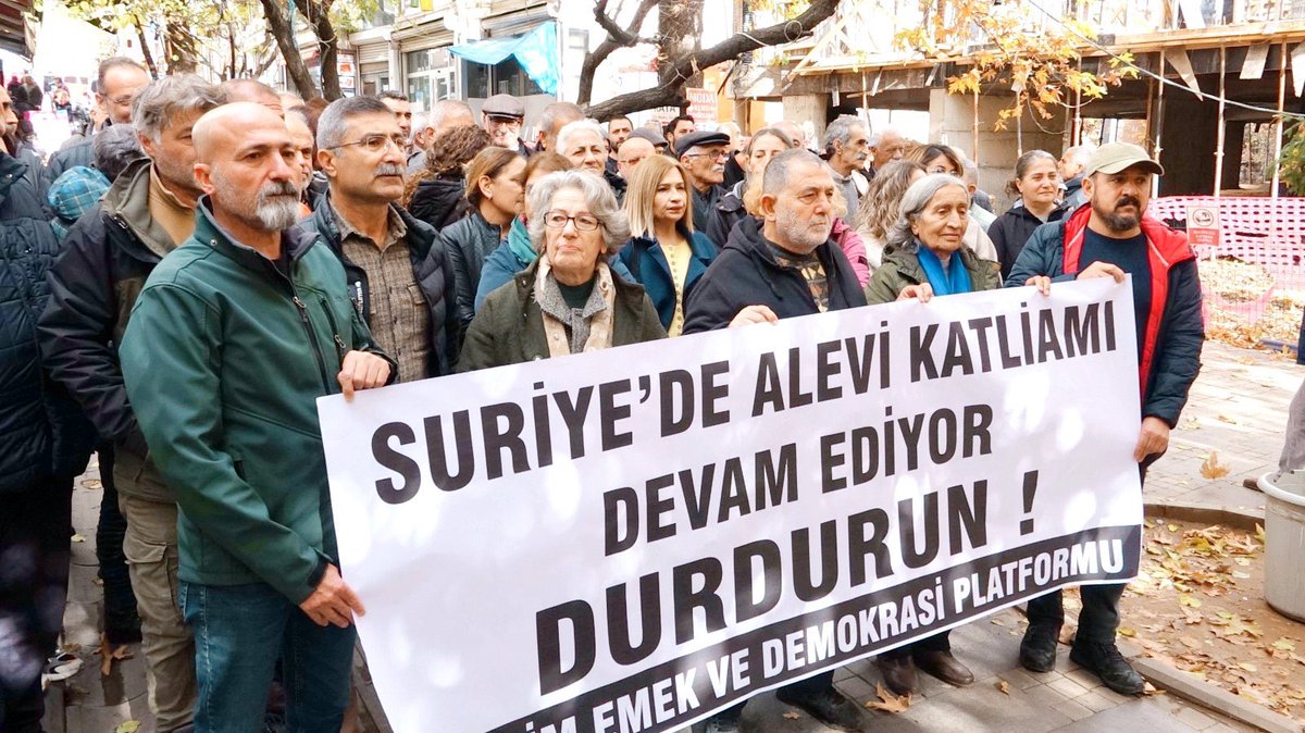 WelatparezenML's tweet photo. 🚩DERSİM
Bileşeni olduğumuz Dersim Emek ve Demokrasi Platformu tarafından Suriye de yaşanan Alevi katliamına karşı basın açıklaması gerçekleştirdik. https://t.co/YqU7H2jpg0
