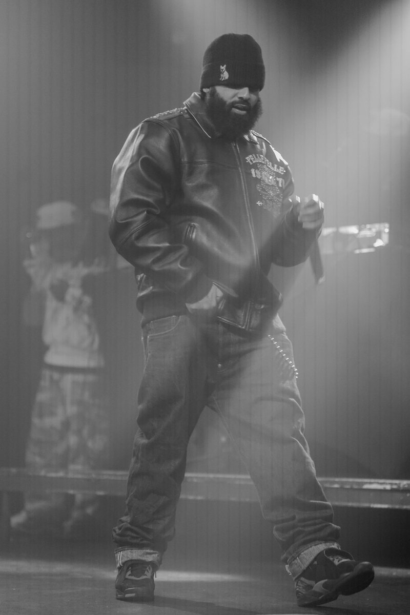 TeflonHoot's tweet photo. DAMN THIS WHOLE YEAR BEEN CRAZY!!! 🐶💤

AINT SEEN THIS ONE COMING THO!!! 🐶💤

PERFORMED ON THE SAME STAGE AS BIGGAVEL!!! 🌊🌊🌊

S/O GRISELDA FAMILY @stovegodcooks BRINGING DA ZINGER OUT ON HIS SET 🫵🏽🫡🐶💤

AND MY BROTHA @BXGENERAL

#ZINGERS #ONDOGZ #BORIROCK #FEEDTHEFAMILY https://t.co/6haRx1j0ku