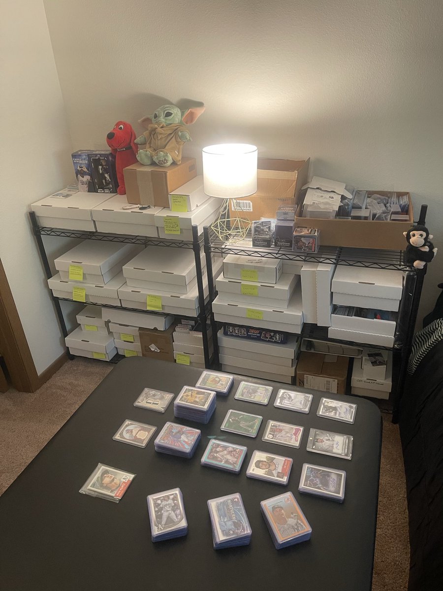 BushmanBg9's tweet image. Time for card collection sort/organize round 2😬😬😬