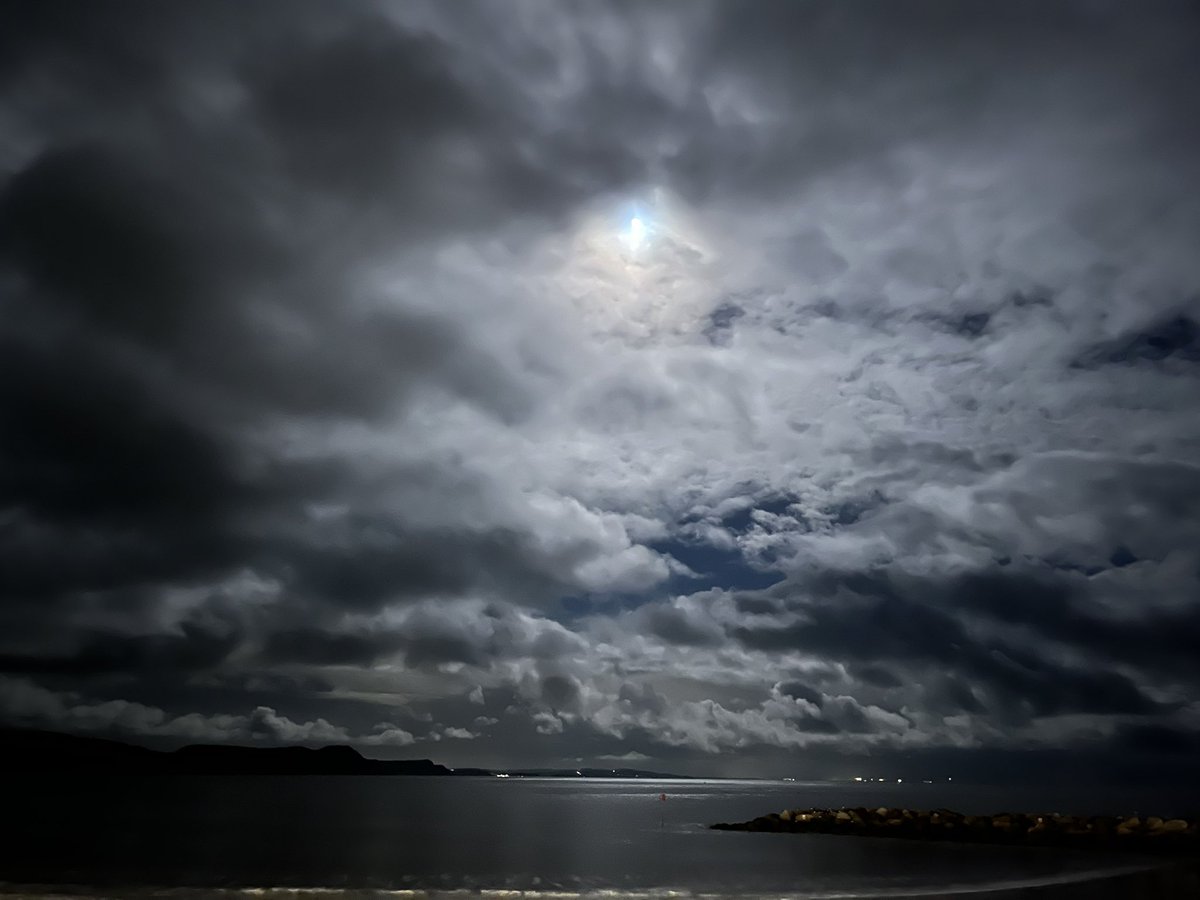 HeadteacherTws's tweet image. Beautiful sky at night in Lyme.

“Life moves pretty fast. If you don’t stop and look around once in a while, you could miss it.” Ferris Bueller

#skyatnight 
#SeaView 
#lymeregis 
#dorset 
#ferrisbueller