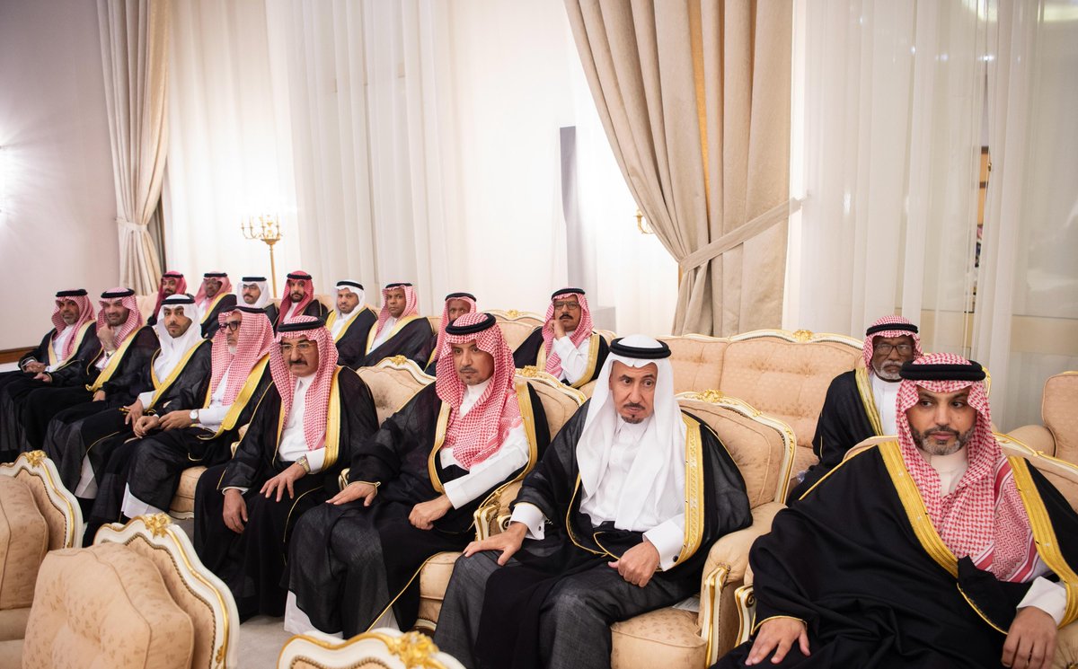 Turki_alalshikh's tweet photo. سمو سيدي #ولي_العهد يستقبل في قصر الخليج بالدمام أصحاب السمو الأمراء والفضيلة العلماء والمعالي، وجمعاً من المواطنين. https://t.co/B6QQzxemUK