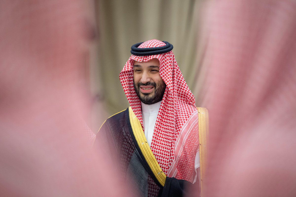 Turki_alalshikh's tweet photo. سمو سيدي #ولي_العهد يستقبل في قصر الخليج بالدمام أصحاب السمو الأمراء والفضيلة العلماء والمعالي، وجمعاً من المواطنين. https://t.co/B6QQzxemUK