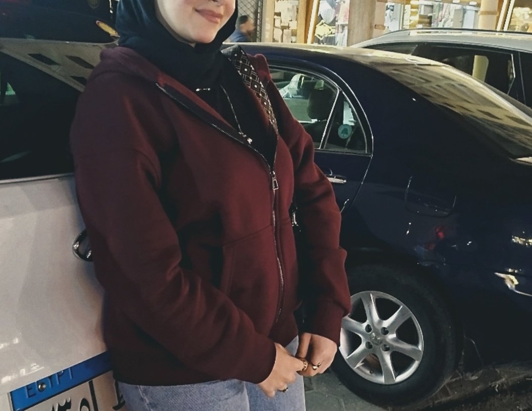 بما ان بكرا 3 ديسمبر ف انا بدلت السويتر مع اخويا لحد ما ربنا يفرجها