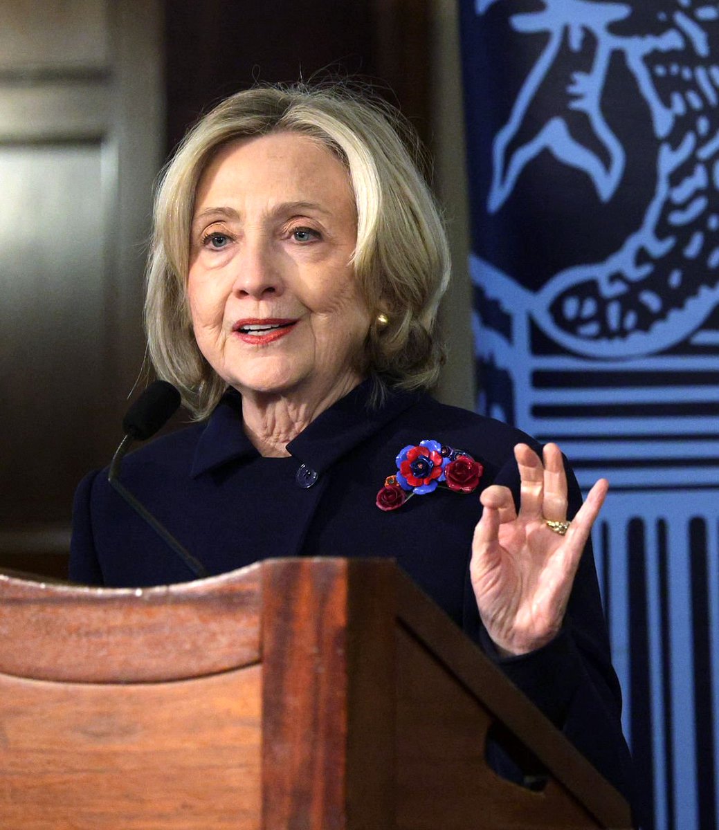 Hillary In Pictures tweet media