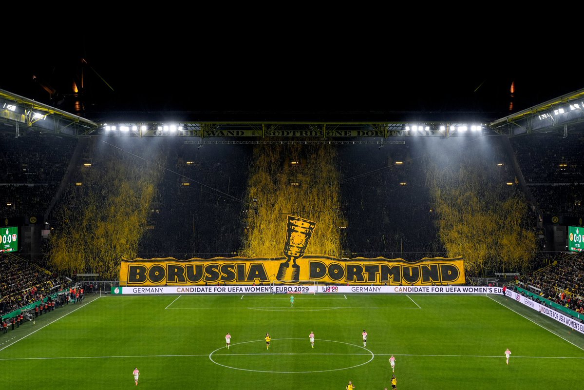 Best fans in the world 🖤💛
