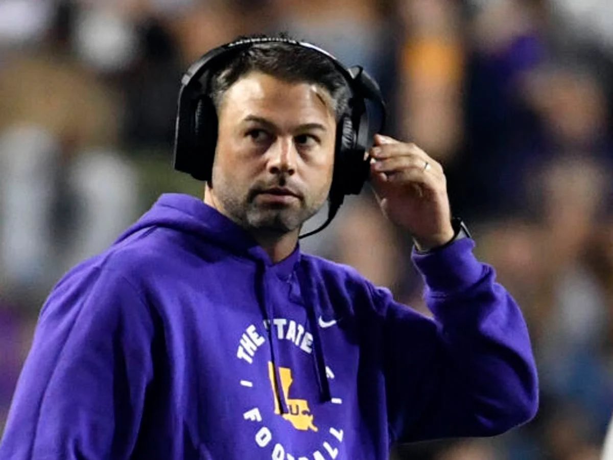 FourSportsmenHQ's tweet image. BREAKING: A source tells us #LSU DC Blake Baker is the preferred choice to replace Jon Sumrall at #Tulane. We are told to expect a deal to come together quickly.