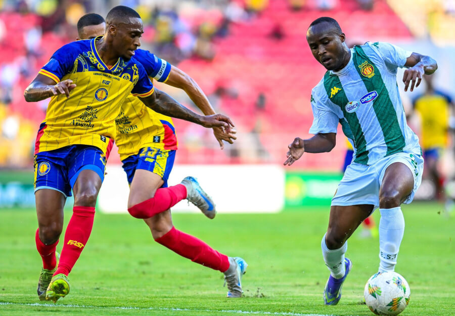 QuatrLinhas's tweet image. Draw between @petro_de_luanda and @ESTunis_EN for #africasuperleague 
#petrodeluanda 1 #ESTunis 1
#APLEST