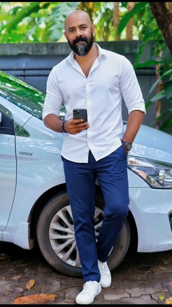 HariKrishn78921's tweet photo. ഈ ചേട്ടനെ കാണാൻ ഒരു famous english p*rn actor നെ പോലെയില്ലേ.. 🥵😍 https://t.co/Bkaar7YTiv