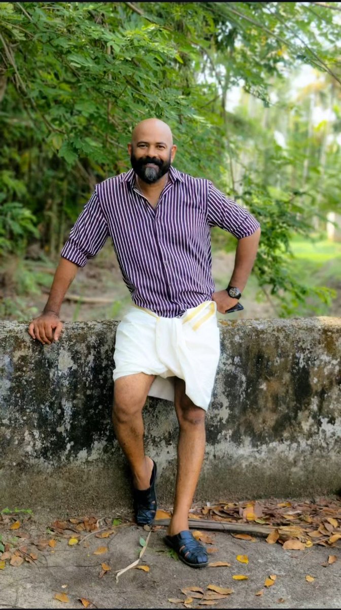 HariKrishn78921's tweet photo. ഈ ചേട്ടനെ കാണാൻ ഒരു famous english p*rn actor നെ പോലെയില്ലേ.. 🥵😍 https://t.co/Bkaar7YTiv