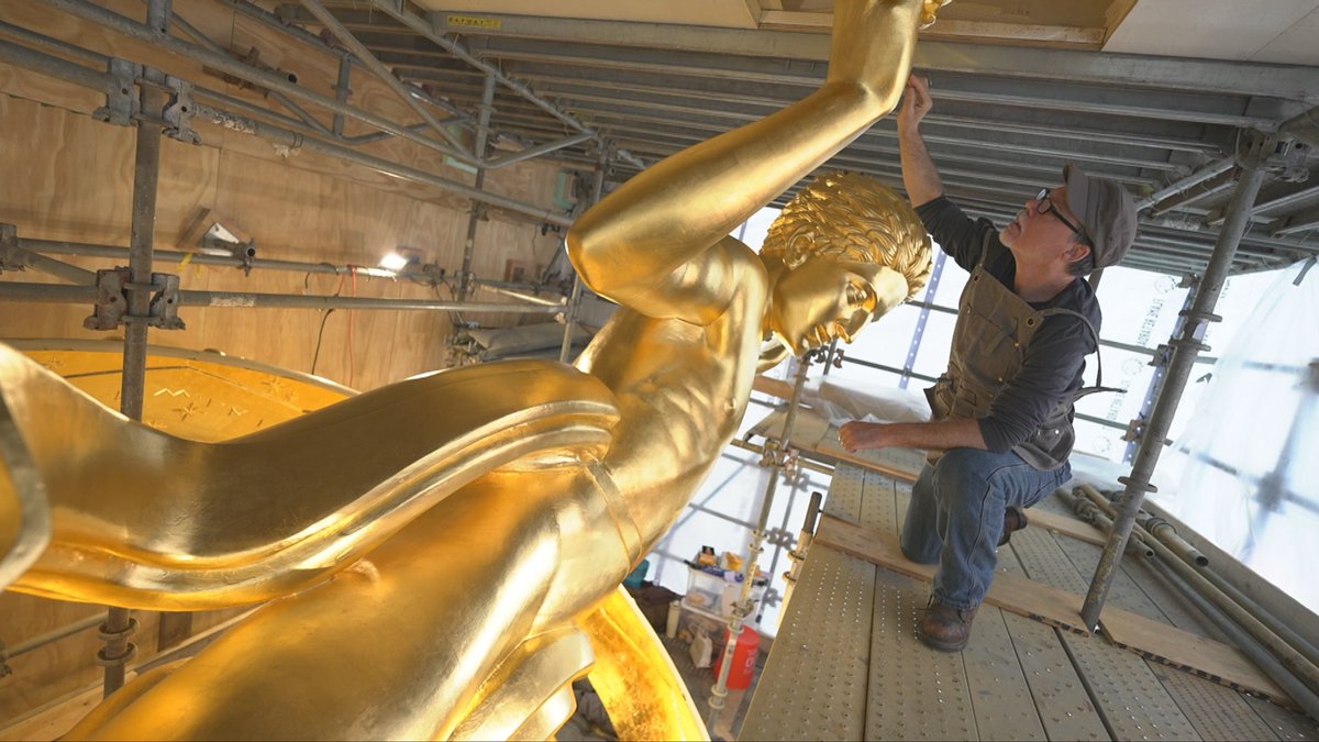 justinmitsel's tweet photo. A 91-year-old Rockefeller Center icon just got a major facelift in time for the holidays! Watch our story for Nightly News at the link below🌟

https://t.co/2Pbe9YDan2 https://t.co/pLMkZwt59m