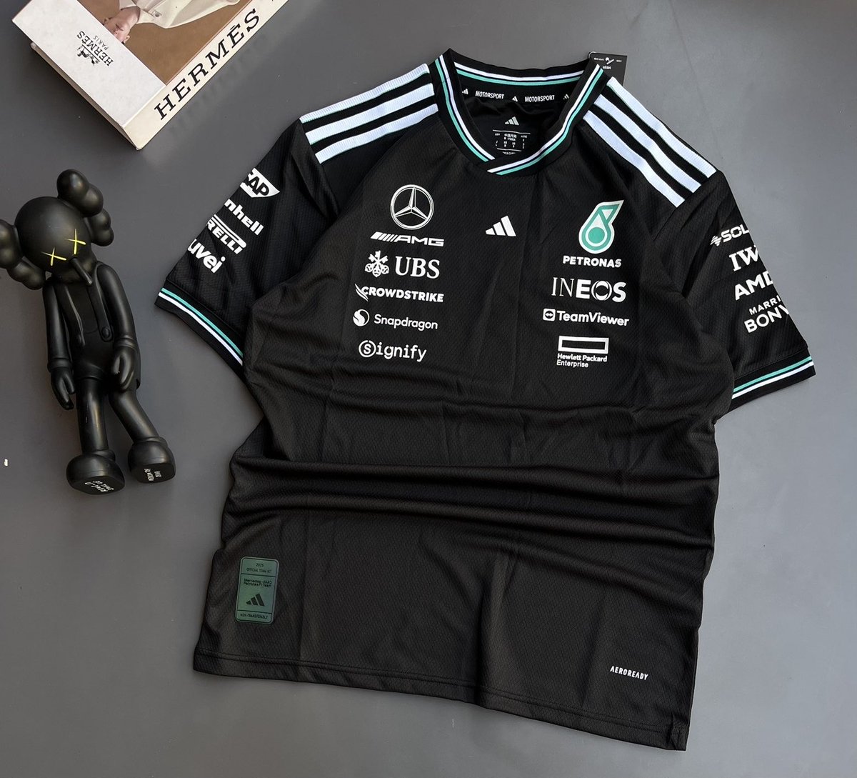 ShuffleStore256 tweet media