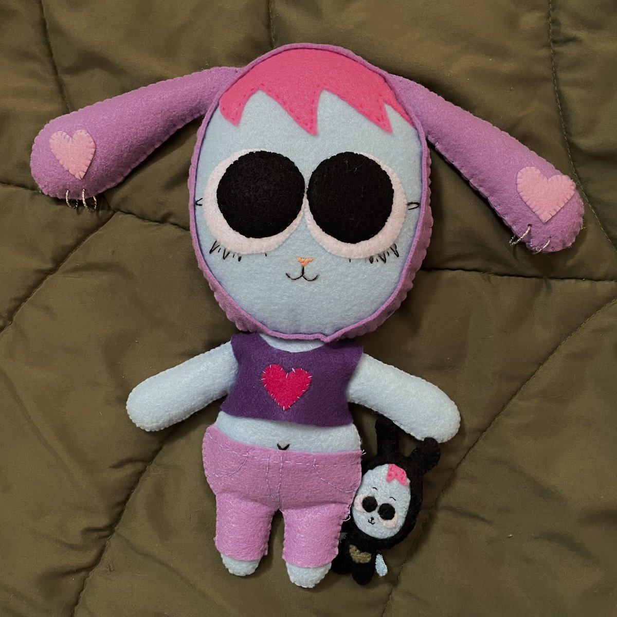 slugbuggy's tweet photo. let’s be plushies with mama ! https://t.co/AnZKhyOPs2